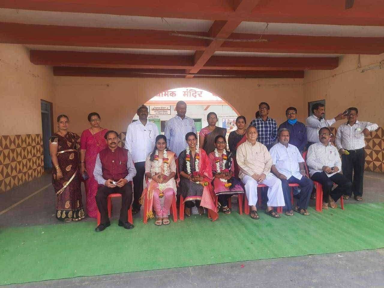 माध्यमिक शालांत परीक्षेत द.ह. कवठेकर प्रशालेची साक्षी सुहास कुलकर्णी प्रशालेत प्रथम