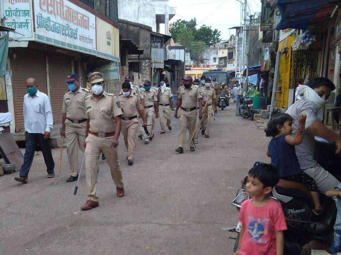 फैजपूर शहरात बकरी ईद च्या पार्श्वभूमीवर पोलिसांतर्फे रूट मार्च