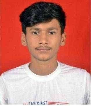 ? सेल्फी काढण्याच्या नादात 18 वर्षाच्या युवकाचा गेला जीव.....