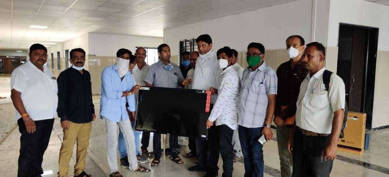 चाळीसगाव ग्रामीण रुग्णालयातील कोविड सेंटरसाठी विधानपरिषद आमदार चंदूभाई पटेल यांच्या निधीतून १० g लाखांची मदत...