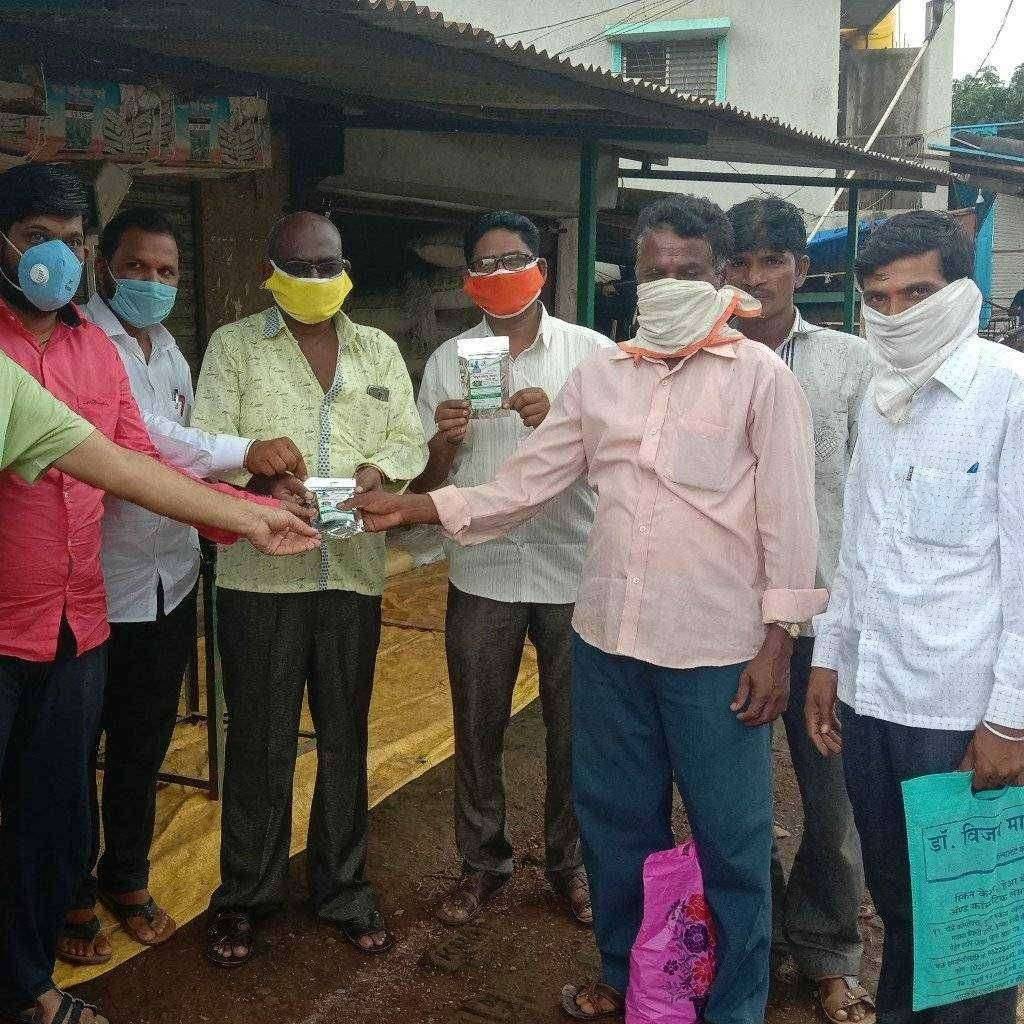 सुरगाणा शहरात कोराना जनजागृती करण्याचे काम सामाजिक कार्यकर्ते सुरेश गवळी मा.नगरसेवक