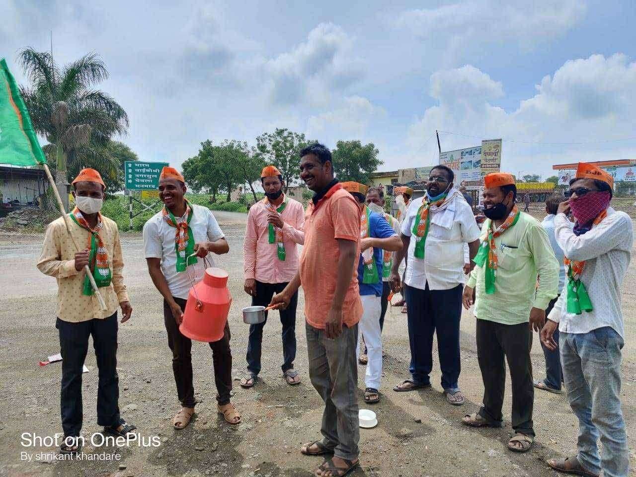 भारतीय जनता पक्षाच्या वतीने सावरगाव येथे शांततेत आंदोलन.