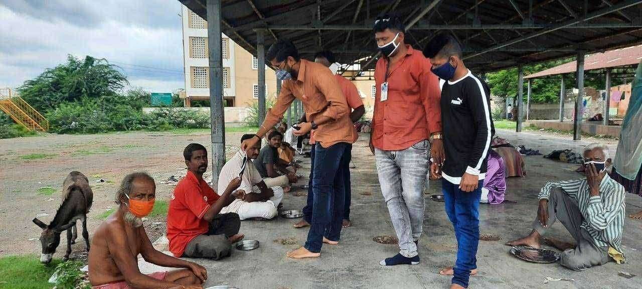 युवा उद्योजक लखन माने यांच्या सामाजिक कार्याला नागरिकांचा सलाम