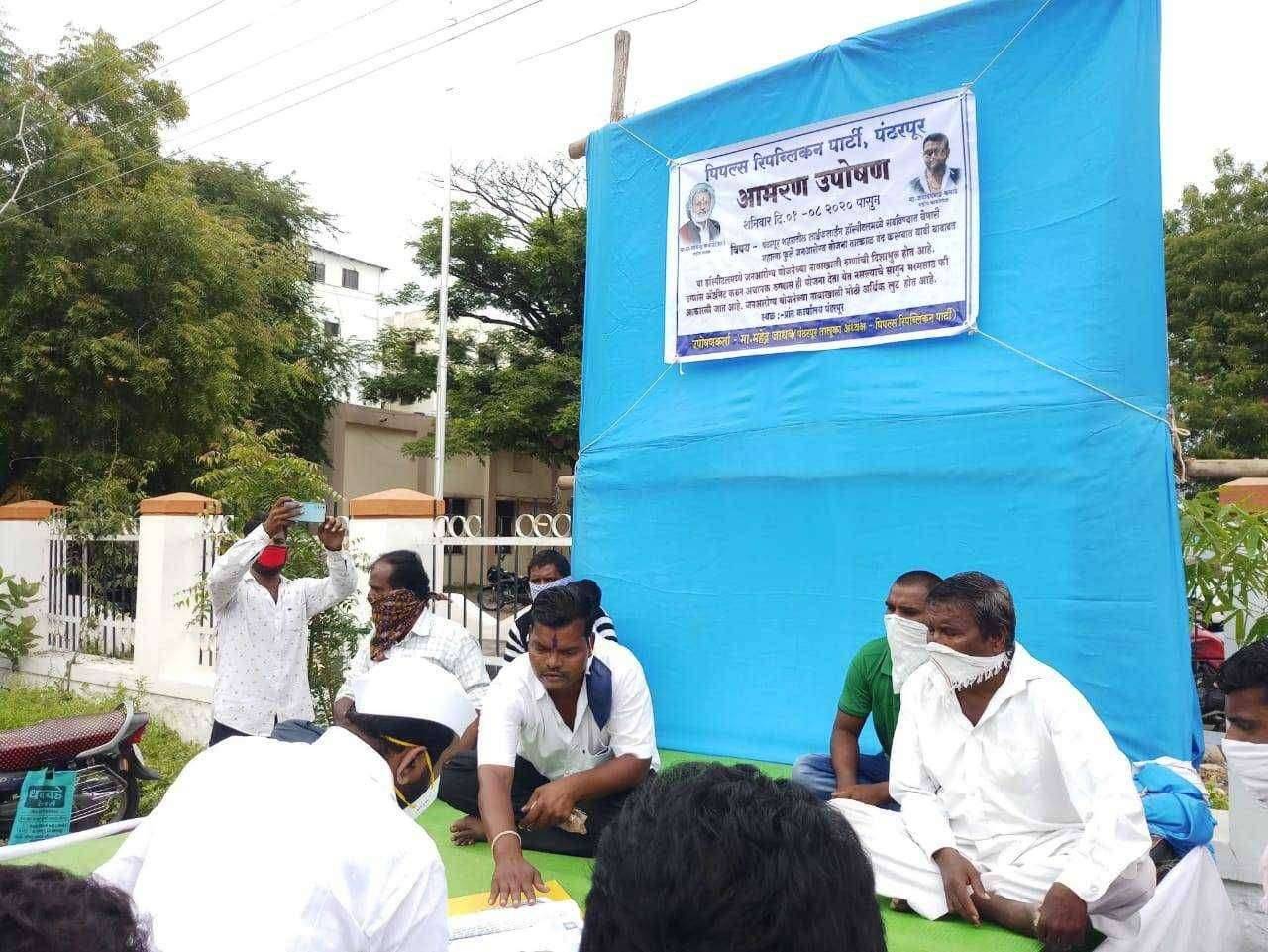 लाईफलाईन हाॅस्पिटलची महात्मा फुले जन आरोग्य योजना बंद करण्याबाबत उपोषण