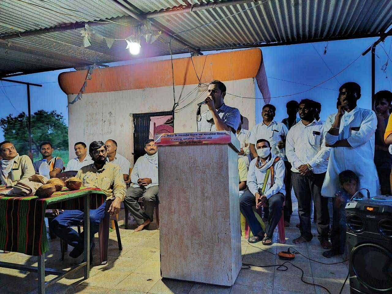 आमदार मंगेश दादा चव्हाण यांच्या हस्ते ऊसतोड कामगारांच्या १० वी व १२ वी परीक्षांमध्ये उत्तीर्ण गुणवंत विद्यार्थी - विद्यार्थिनींचा सत्कार