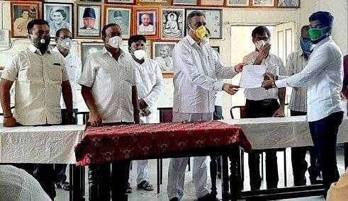 आ.परिचारक यांच्या हस्ते प्रभाग ४ मधील ७ कर्मचाऱ्यांना अनुकंपा तत्वावर नियुक्तीपत्रे प्रदान सभापती विक्रम शिरसट यांच्या पाठपुराव्याला यश