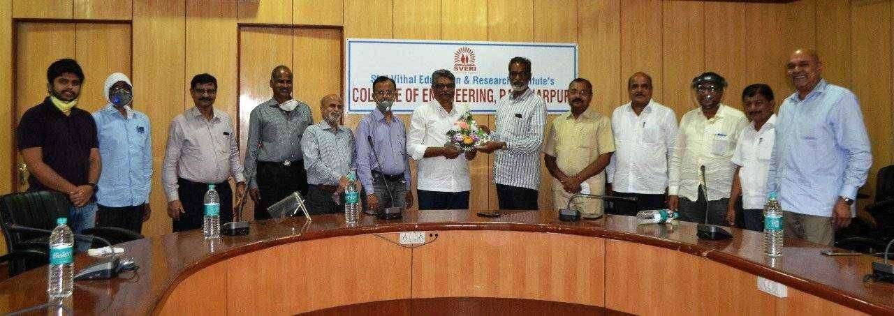 स्वेरीच्या नूतन अध्यक्षपदी माननीय नामदेव कागदे साहेब तर उपाध्यक्षपदी माननीय अशोक भोसले साहेब यांची निवड