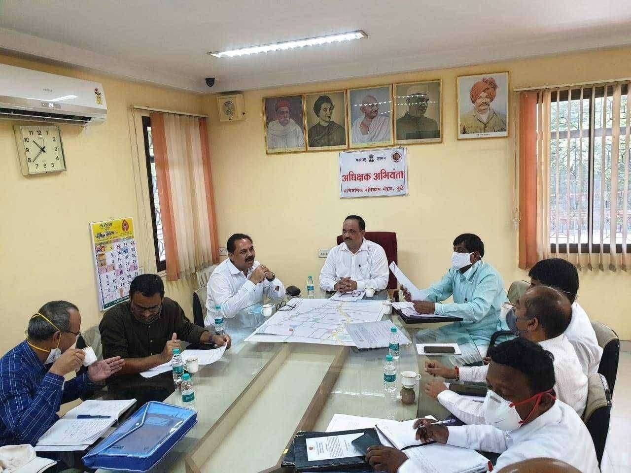 सार्वजनिक बांधकाम मंडळ,बांधकाम भवन,धुळे येथे मा.आ.अनिल पाटील व माजी आ.कृषिभूषण साहेबराव पाटील यांचे उपस्थितीत