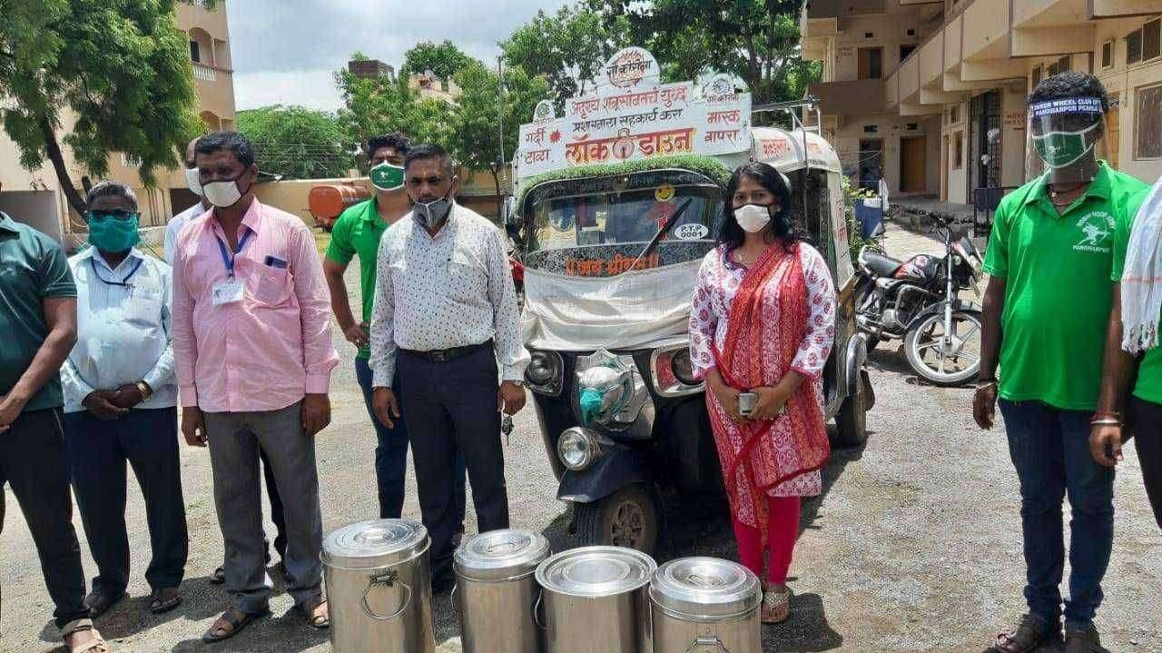 लॉक डाऊन च्या काळामध्ये बेघर, वृध्द, भिकारी आणि गोरगरीब यांच्या उपासमारीची वेळ येऊ नये म्हणून यासाठी प्रशासनाकडून जेवणाची सोय