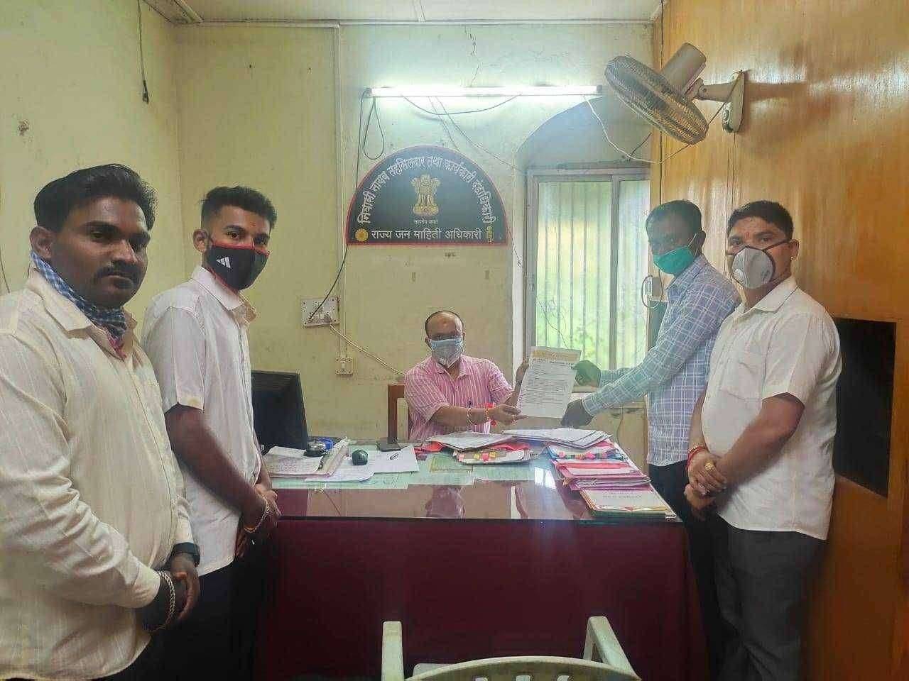 मेंढपालासाठी स्वतंत्र कायदा करुन त्यानां न्याय मिळवून द्यावा कोल्हापुर महाराष्ट्र यशवंत सेनेची जिल्हाधिकारी यांच्याकडे मागणी