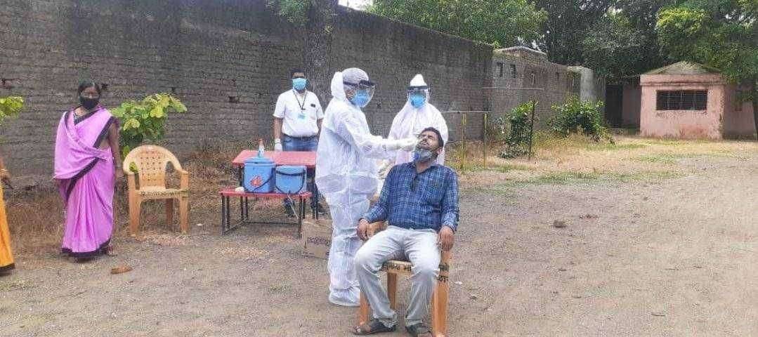 कोरोनाच्या वाढता प्रादुर्भाव रोखण्यासाठी प्राथमिक आरोग्य केंद्र ढेकू अंतर्गत उपकेंद्र टाकरखेडा येथे आर.टि.फिसीयल तपासणी शिबीरात ५० जनांची तपासणी,डॉ गिरीश गोसावी व टिमने केले मार्गदर्शन