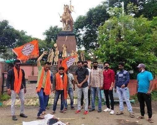 छत्रपती शिवाजी महाराज यांचा पुतळा हटवणाऱ्या कानडी सरकारचा नाशिक मनसे तर्फे निषेध.