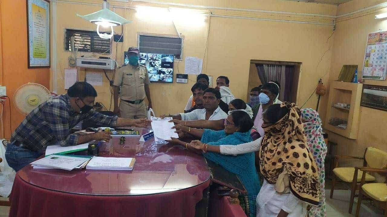 पातूर येथे वंचित बहुजन आघाडीचे डफली बजाव आंदोलन