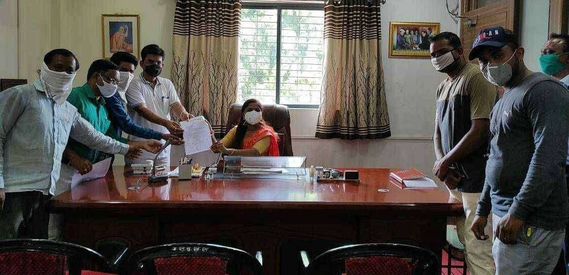 पन्नालाल चौकात क्रांतिसूर्य महात्मा ज्योतिबा फुले व क्रांतीज्योती सावित्रीबाई फुले यांचे स्मृती स्मारक उभे करावे..विविध संघटनांची मागणी...