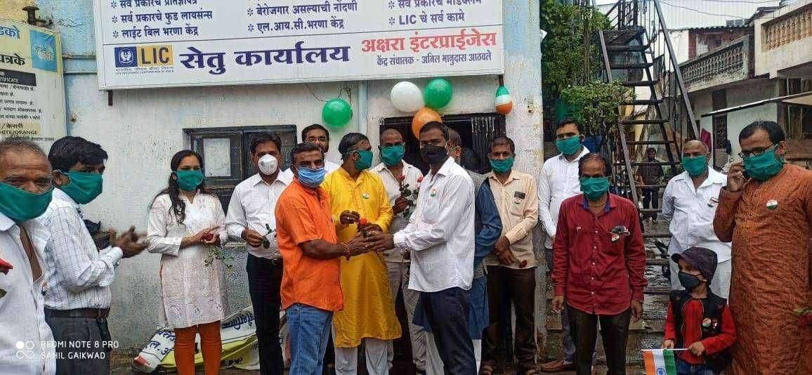 महा इ सेवा केंद्रात ध्वजारोहण कार्यक्रम संपन्न...