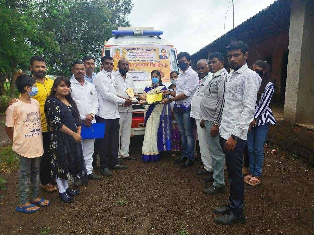 स्वातंत्र्य दिनानिमित्त व महाकवी वामन दादा कर्डक यांच्या जयंती निमित्त भव्य रक्तदान शिबिराचे आयोजन