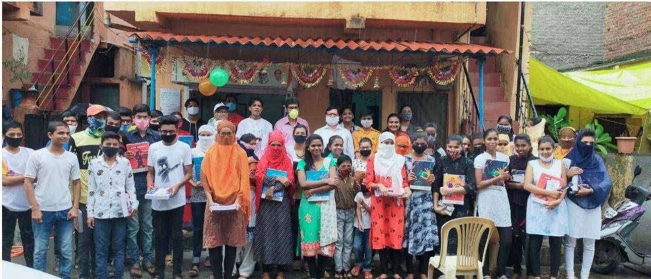 भारतीय हितरक्षक सभा भारत ,या सामाजिक आणि शैक्षणिक संघटनेने स्वातंत्र दिनाच्या निमित्ताने नाशिक मधील १०वी/११वी/१२वी च्या गरजू २०० विद्यार्थीना शैक्षणिक मदत.