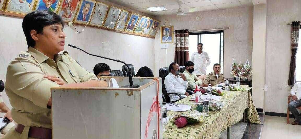 दिंडोरीसह तालुक्यात एक गाव एक गणपती संकल्पना अमल बजावणी करून आदर्श निर्माण करावा..अप्पर पोलीस अधिक्षक शर्मिष्ठा वालावलकर