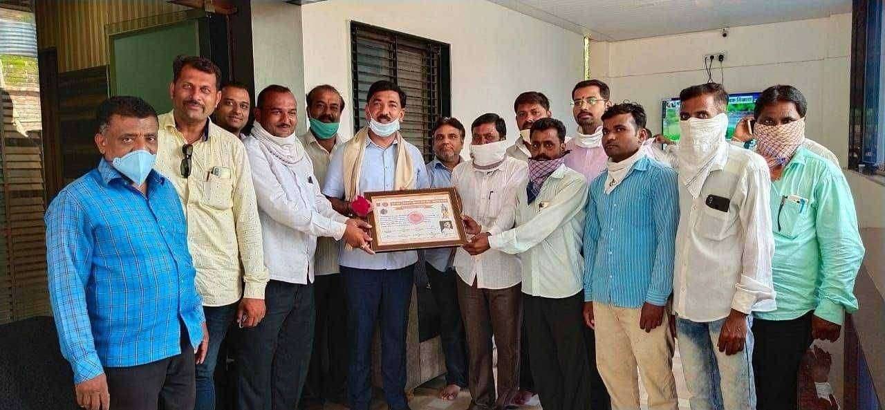 जिल्ह्यातील विविध कोविड सेंटर मध्ये जाऊन रूग्णांची चौकशी करणारे खासदार उन्मेशदादा पाटील यांचा सन्मान