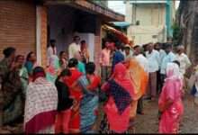 निंभोर येथे समस्या बाबत उपसरपंच यांना घेराव....सर्वच प्रमुख रस्ते चिखलमय