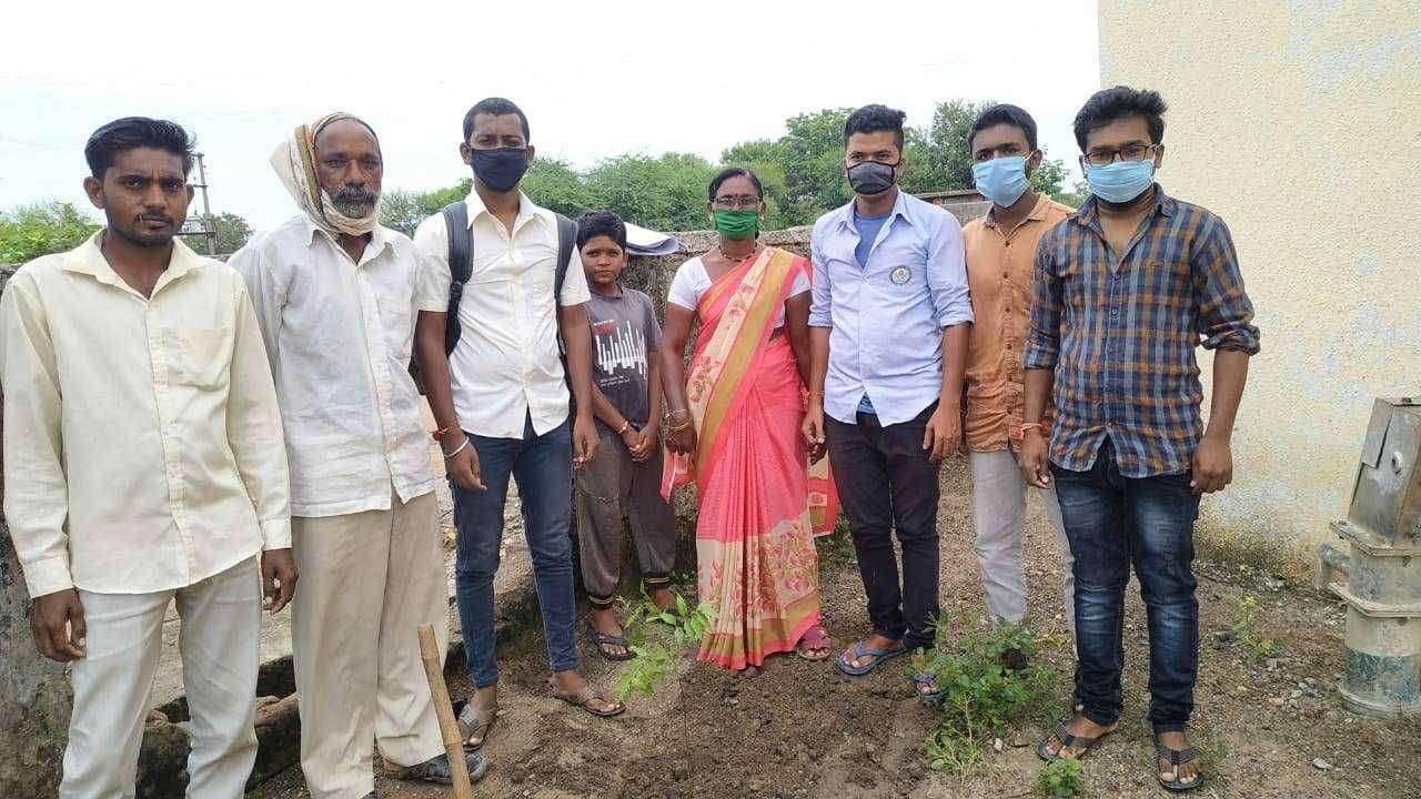 नवेगाव (पेठ) येथे रावे उपक्रमा अंतर्गत वृक्षारोपण