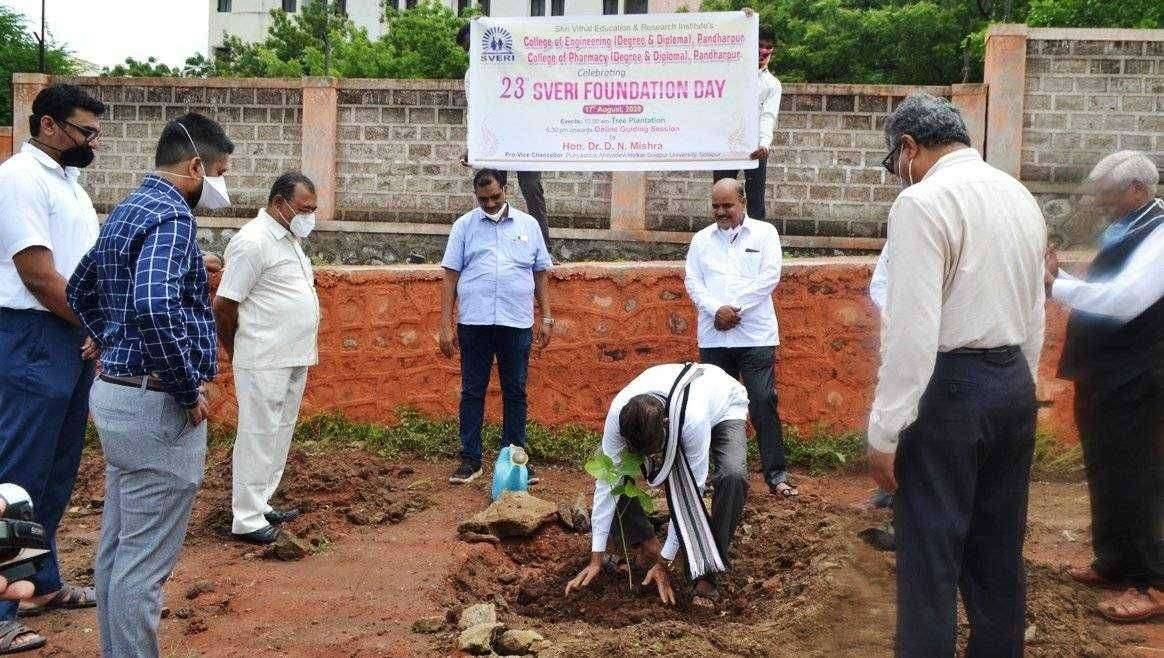 स्वेरी पंढरपूर सारख्या ग्रामीण भागात तंत्रशिक्षण क्षेत्रात अलौकिक कार्य करत आहे – प्र.कुलगुरू प्रा. डॉ. देबेंद्रनाथ मिश्रा