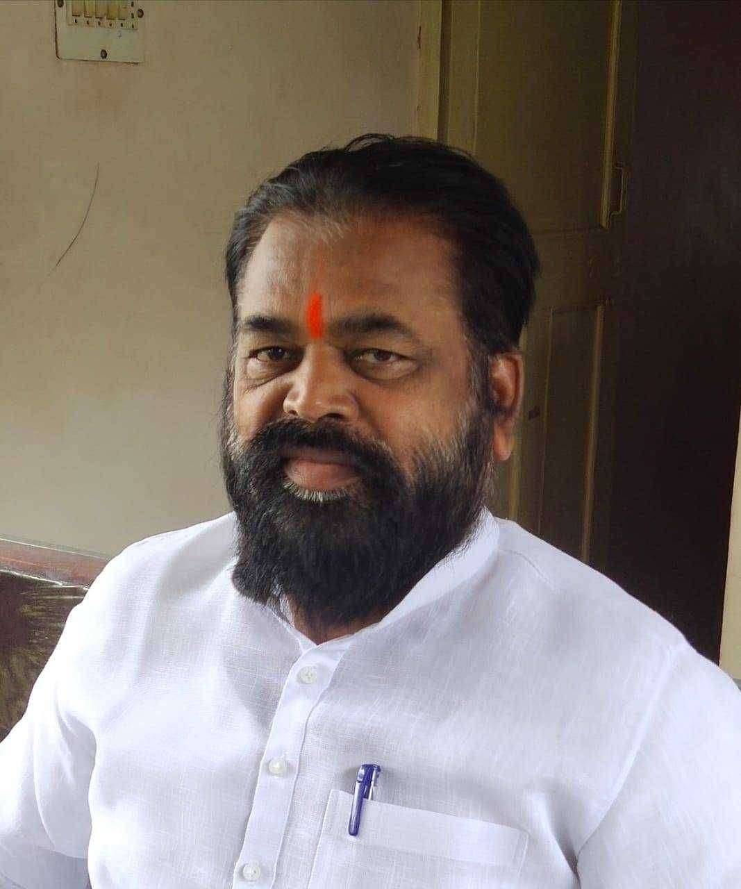 शेतकऱ्यांचा अवमान करणाऱ्या कृषी उत्पन्न बाजार समितीचे सभापती ललितकुमार शहा यांनी राजीनामा देऊन मौनव्रत धारण करावे. - व्यंकटराव पनाळे