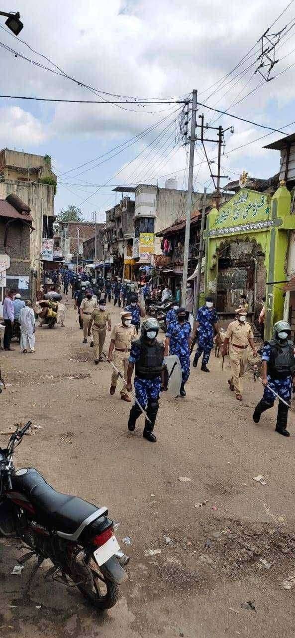 फैजपूर शहरात गणपती उत्सव व मोहरमनिमित्त पोलिसांतर्फे रूटमार्च ...