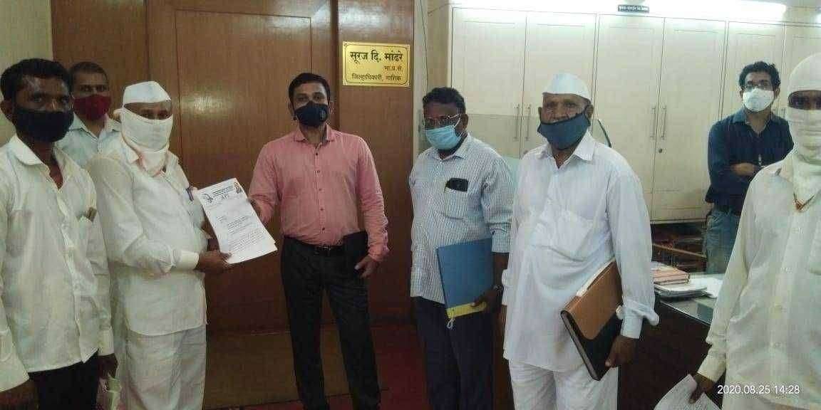 खामखेडा येथील सुळे डाव्या कालव्याच्या प्रकल्प ग्रस्त शेतकऱ्यांनी भूसंपादन झालेल्या जमिनीच्या मोबादल्यासाठी जिल्हाधिकारी यांना दिले निवेदन