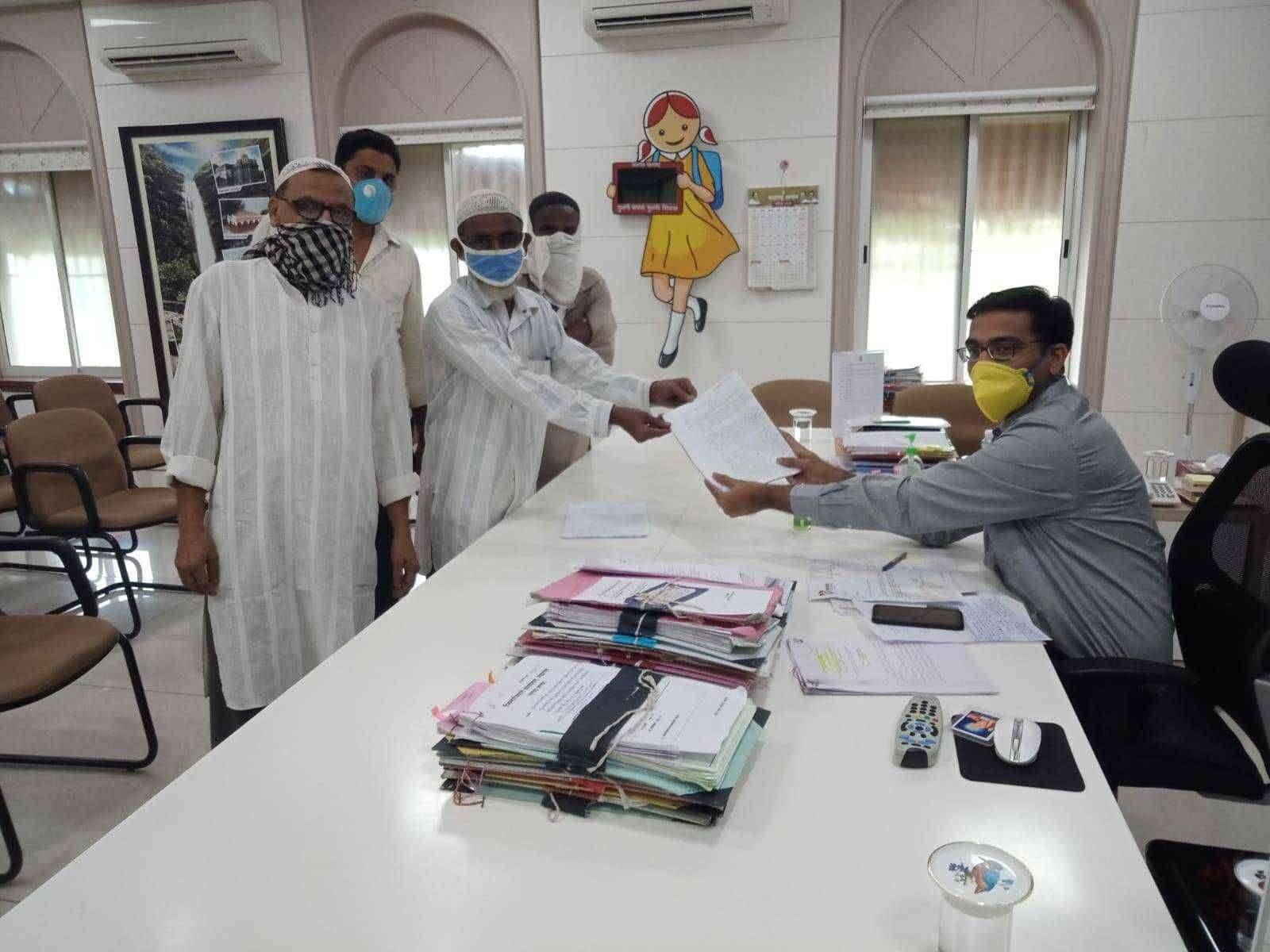 शालेची सत्यता पडताळणी करण्यासाठी अधिकारयांना निवेदन