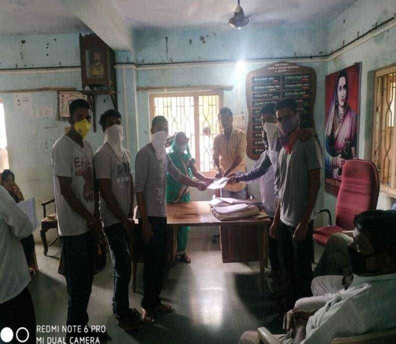 पातोंडा लिपिक भरती पारदर्शकपणे घेण्याची स्पर्धा परीक्षार्थी तरुणांची मागणी... ग्रामविकास अधिकारी यांना दिले निवेदन...