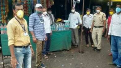 एरंडोल नगर पालिकेची नियमांचे पालन न करणाऱ्या दुकानदार व व्यापाऱ्यांवर कारवाई करीत केली मोठी दंड वसुली.