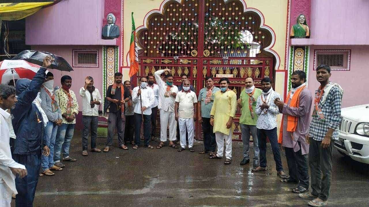 अंजनगाव सुर्जी मधील श्री विठ्ठल मंदिरा समोर राज्यातील ठाकरे सरकार विरोधात भाजपा चे घंटानाद आंदोलन....