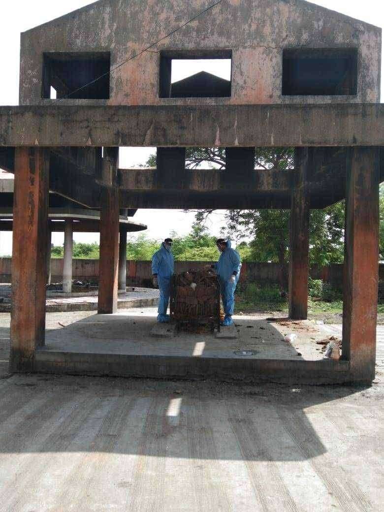 शहरातील आवास सामाजिक सेवा भावी संस्था सरसावली कोरोना पॉझिटिव्ह रुग्णांच्या अंत्यसंस्कार साठी...अल्लाके नेक बंदो का नेक काम..