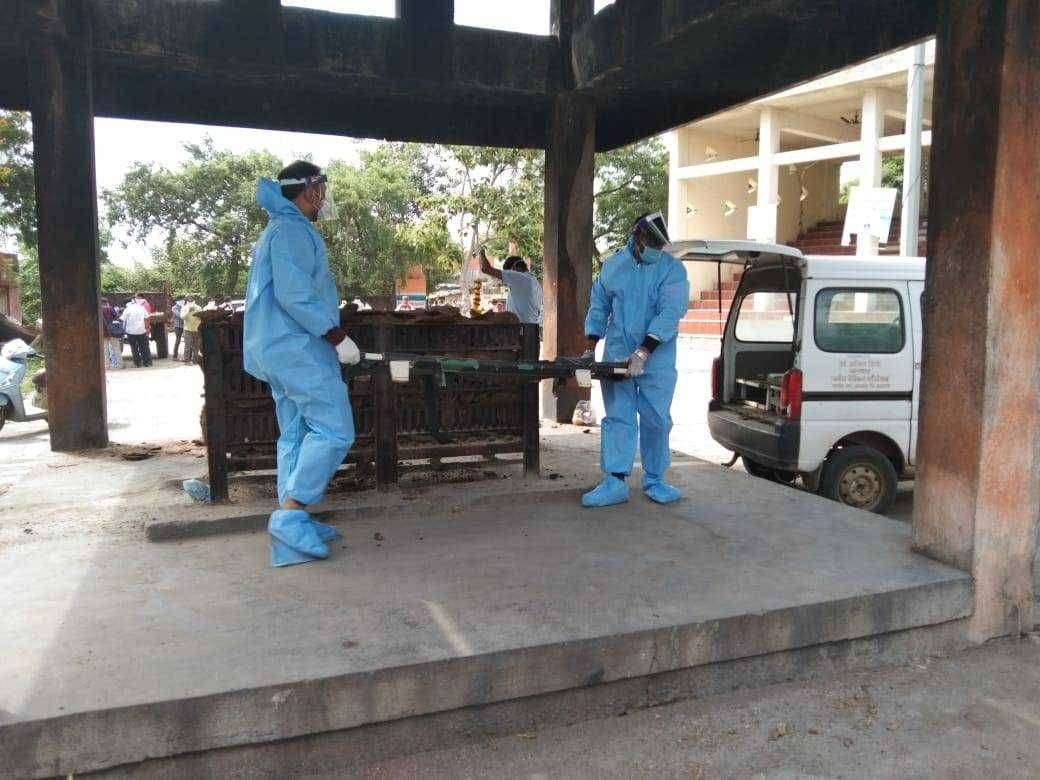 शहरातील आवास सामाजिक सेवा भावी संस्था सरसावली कोरोना पॉझिटिव्ह रुग्णांच्या अंत्यसंस्कार साठी...अल्लाके नेक बंदो का नेक काम..