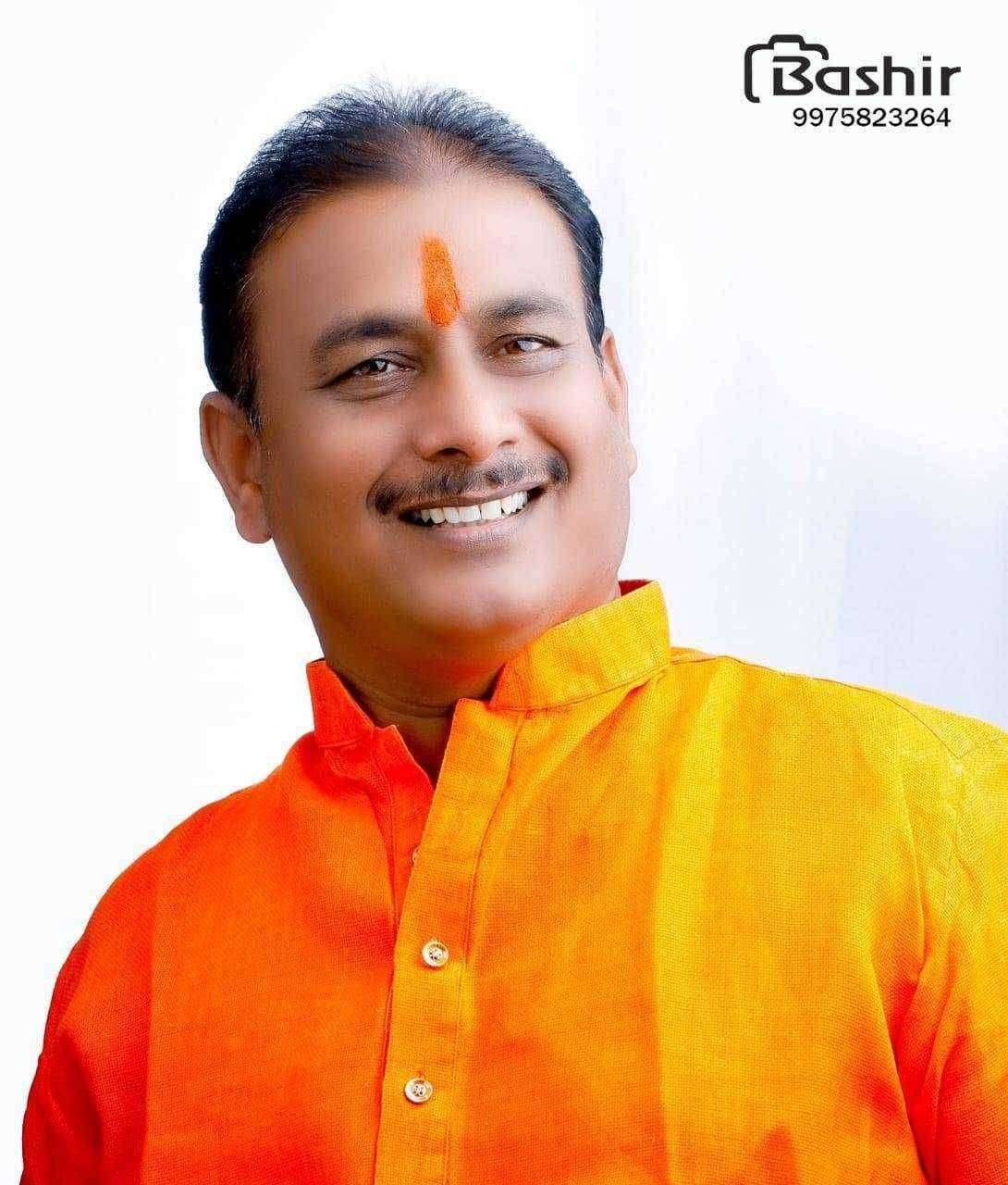 गणेशमुर्ती विसर्जनासाठी गणेशभक्तांच्या दारी चंद्रभागा मनसेच्या उपक्रमाला गणेश भक्तांचा प्रतिसाद..