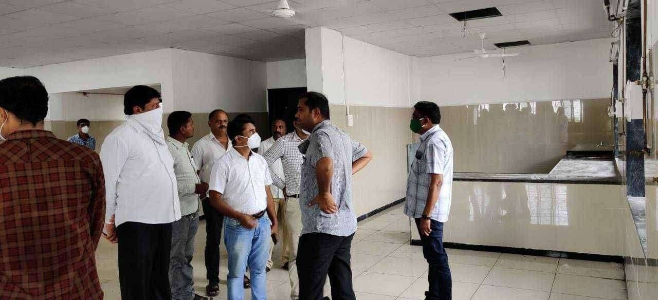 चाळीसगाव ग्रामीण रुग्णालयातील कोविड सेंटरसाठी विधानपरिषद आमदार चंदूभाई पटेल यांच्या निधीतून १० g लाखांची मदत...