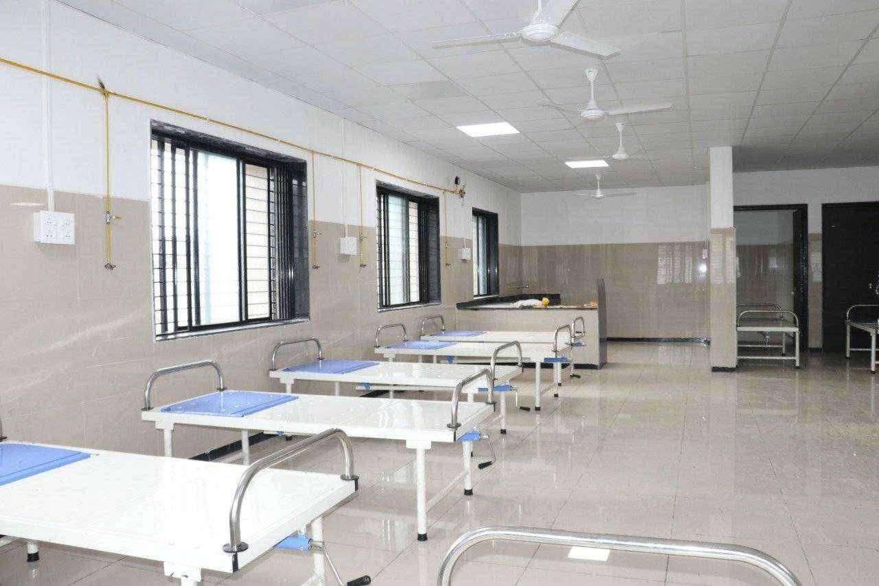 चाळीसगाव ग्रामीण रुग्णालयातील कोविड सेंटरसाठी विधानपरिषद आमदार चंदूभाई पटेल यांच्या निधीतून १० g लाखांची मदत...