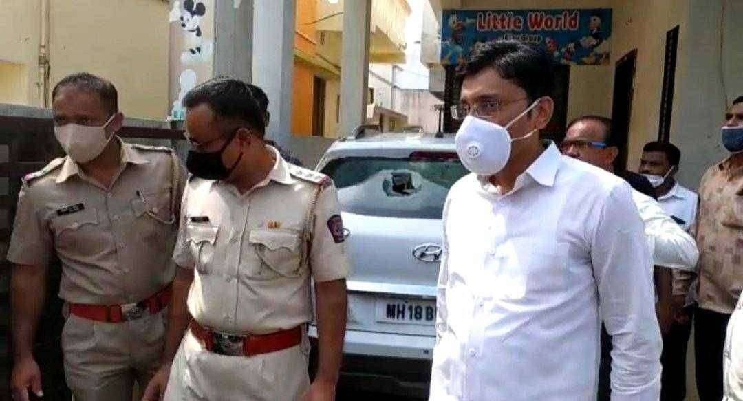 राष्ट्रवादी काँग्रेसच्या शहर जिल्हाध्यक्ष यांच्या गाडीवर अज्ञातांकडून दगड फेक