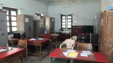 एरंडोल पंचायत समितीत एकही कर्मचारी वेळत हजर नाही