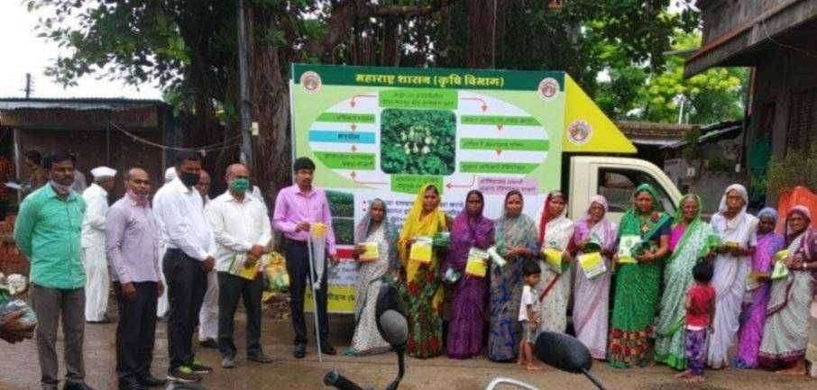 भडगांव तालुक्यात बोंडअळीचा प्रादुर्भाव होण्याची शक्यता असल्याने शेतकऱ्यांना सावध करण्यासाठी कृषी विभागामार्फत जनजागृती मोहिम सुरू