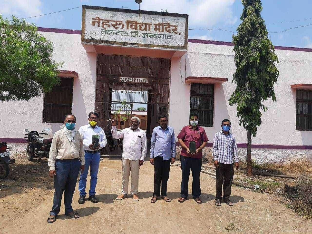 नेहरू विद्या मंदिर तळवेल व निसर्ग व सामाजिक पर्यावरण प्रदूषण मंडळ यांचा संयुक्त विद्यमाने वृक्षारोपण