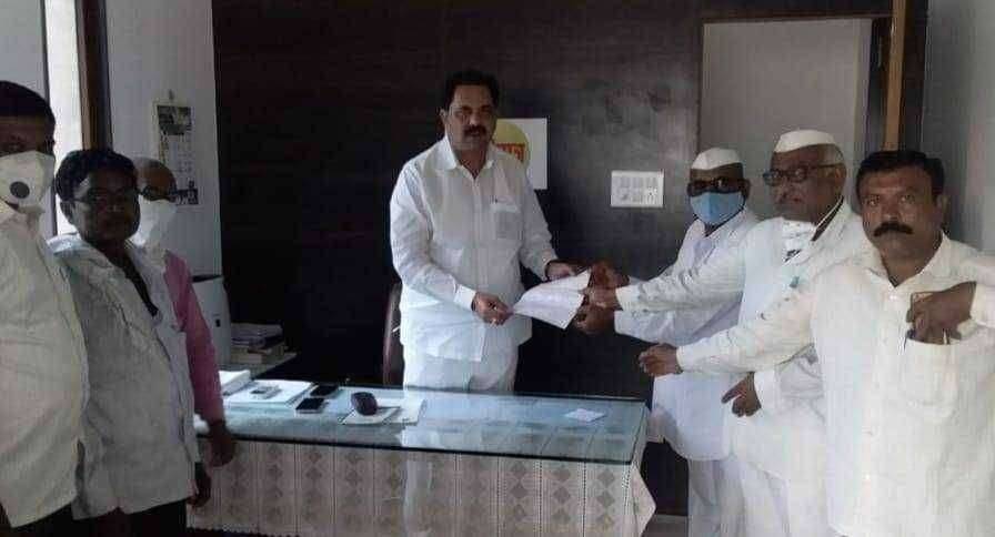 ग्रामपंचायत कर्मचाऱ्यांना ग्रामपंचायतीने विना विलंब पगार वाढ द्यावी… ग्रामपंचायत कर्मचारी यूनियनने आमदार अनिल पाटील यांना दिले निवेदन…