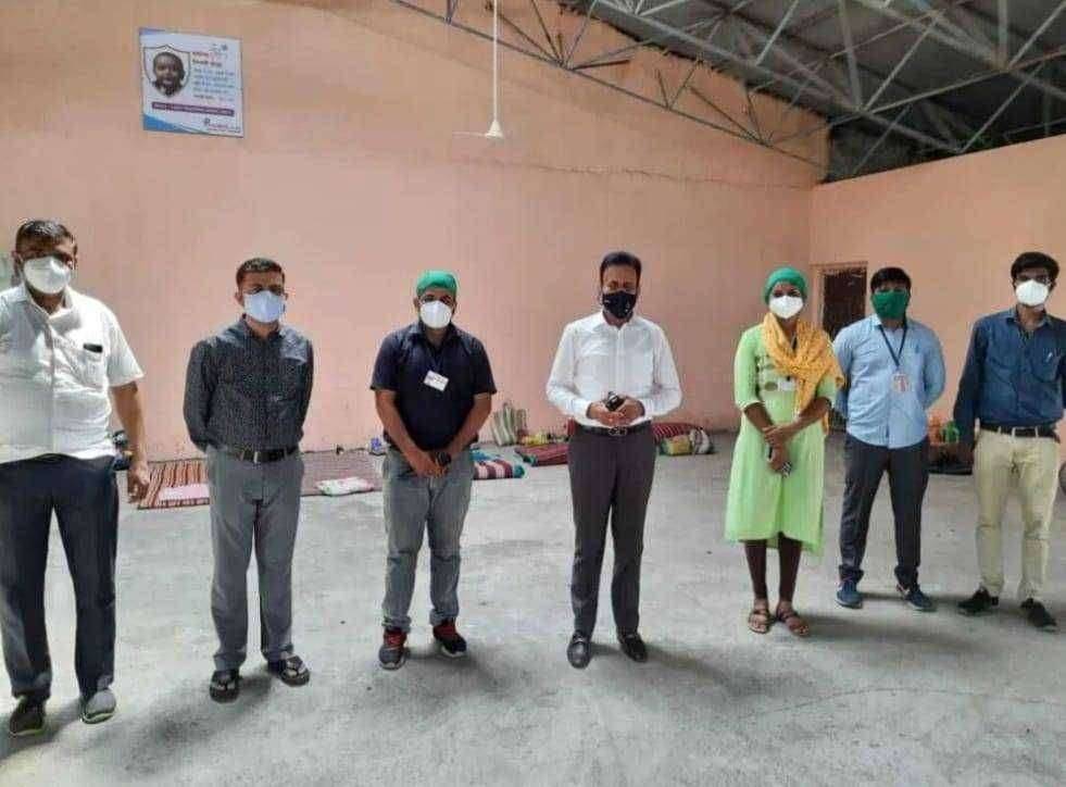 जामनेरच्या कोविड सेंटरमध्ये माजी मंत्री तथा आ.गिरीश महाजन यांनी साधला रुग्णांशी संवाद