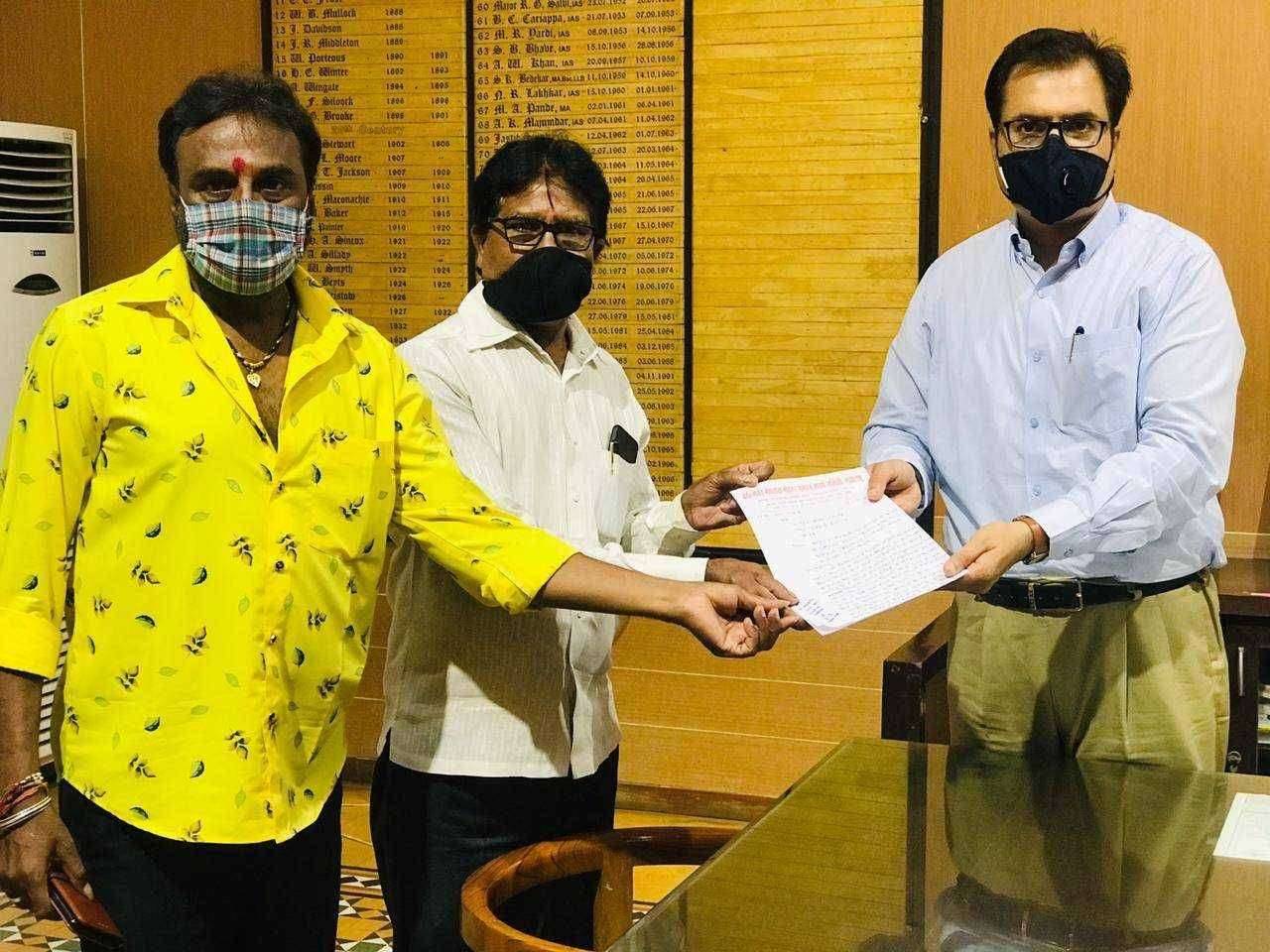 वाल्मिकी मेघवाल मेहतर समाज संघर्ष समिती यांच्यावतीने जिल्हाधिकारी यांना निवेदनद्वारे मागणी