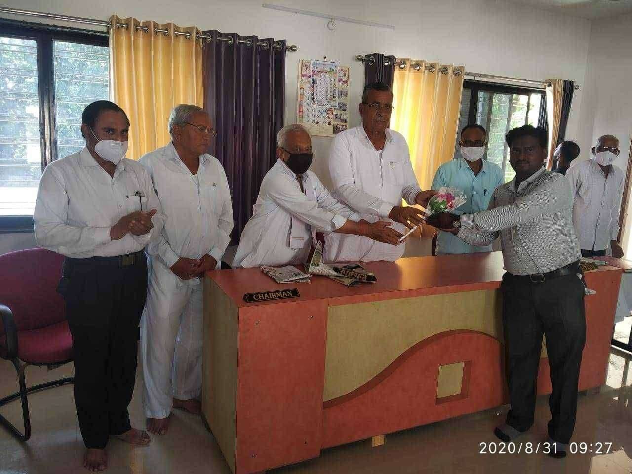 ऐनपूर महाविद्यालयाचे प्रा.संदीप साळुंके यांना पी.एच.डी. पदवी मिळाल्या बद्दल सन्मान