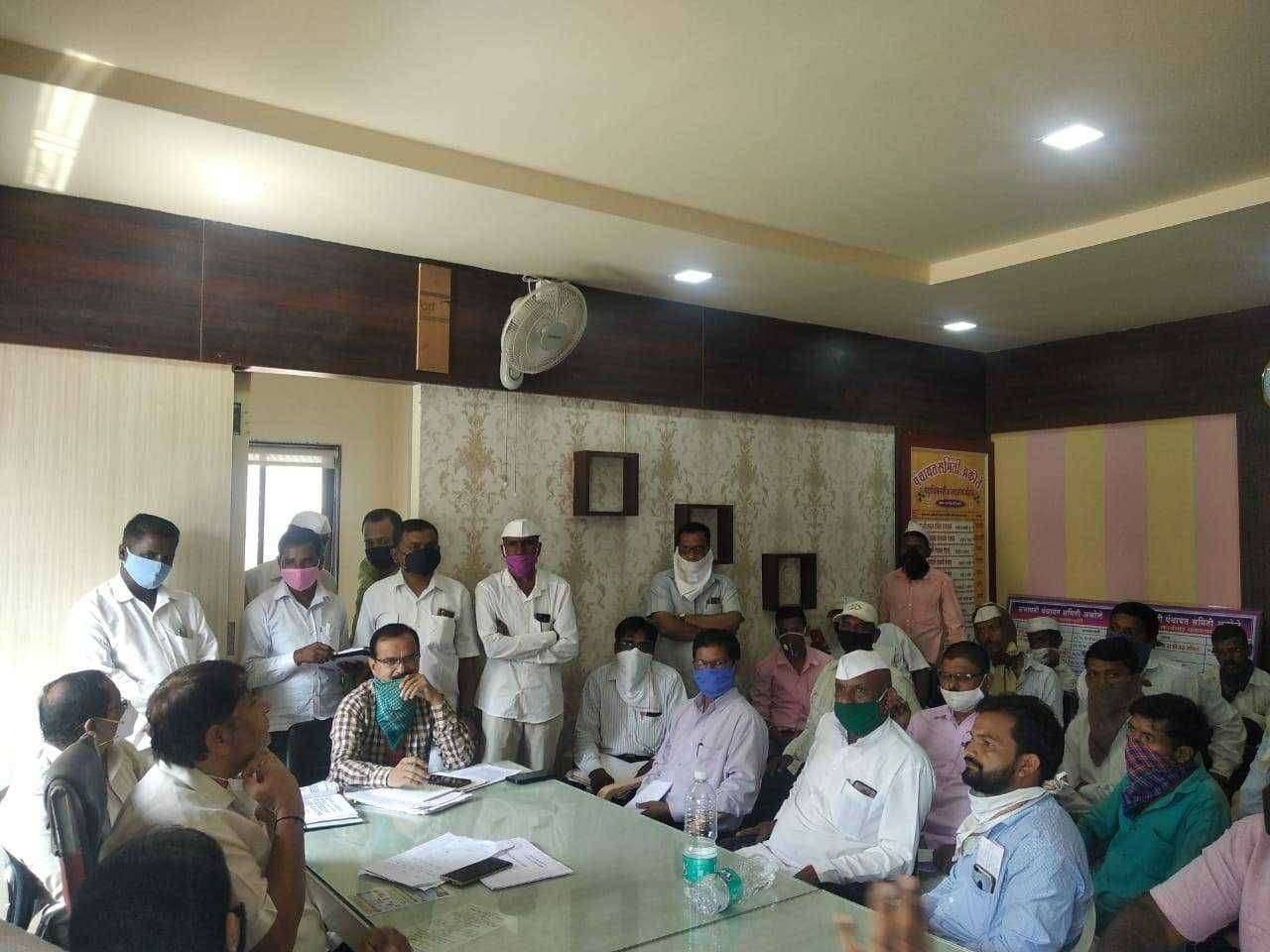 आढावा बैठकीत शिक्षण विभागाची पोलखोल. माजी आ. वैभव पिचड; पंचायत समिती आढावा बैठक. पर्यटन स्थळे बंद ठेवण्याची सरपंच परिषदेची मागणी