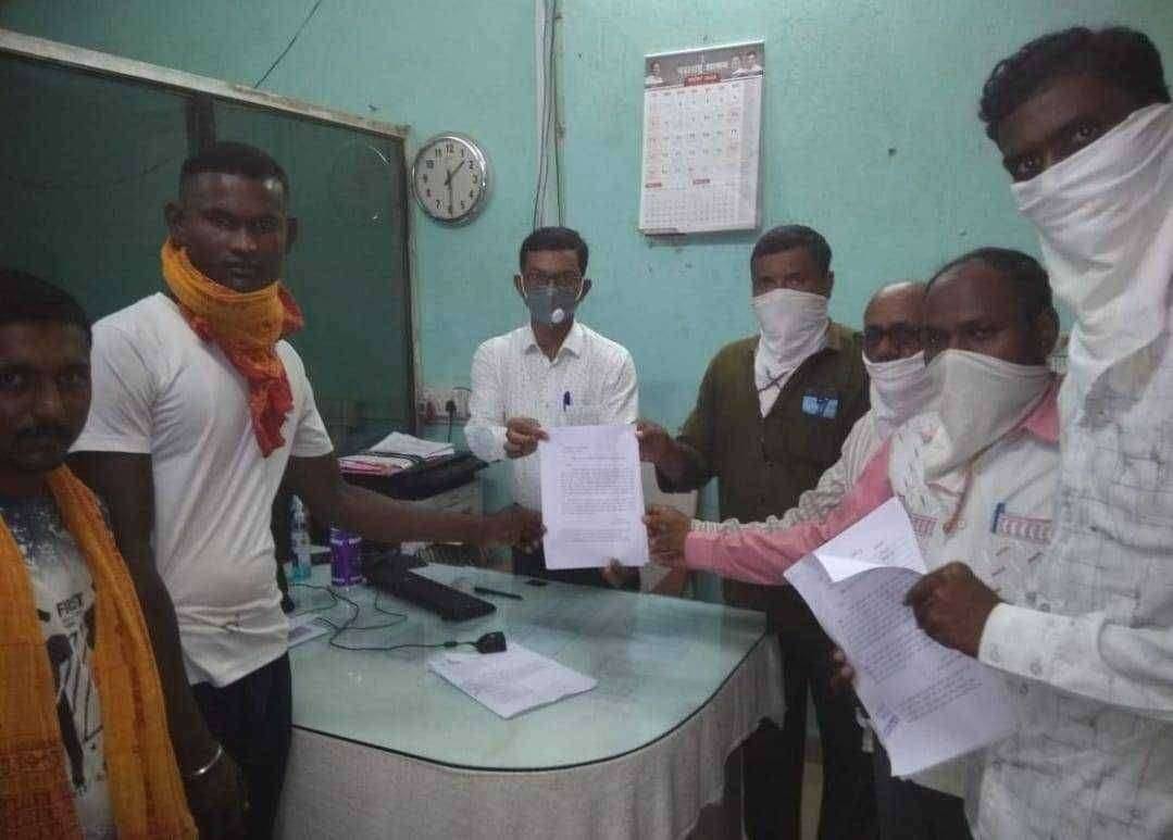 भडगाव ते वलवाडी रस्त्यावर खड्डा की खड्ड्यात रस्ता…. ग्रामस्थांनी दिला चक्काजाम आंदोलनाचा ईशारा…. सा.बां.विभागाला दिले उपोषणाचे निवेदन….