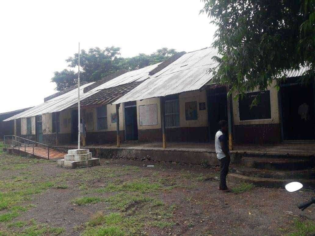 जि प शाळा चुंचाळेच्या जीर्ण खोल्या निर्लेखनाची लिलाव प्रक्रिया सुरळीत पार पडली