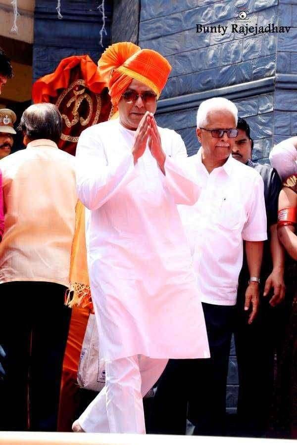 मनसेच्या 'खळफटयाक'च्या भीतीने बचत गट वसुलीसाठी लागला ब्रेक महिलांना अडचणीच्या काळात दिलीप धोत्रे यांच्यामुळे मिळाली अजून सवलत